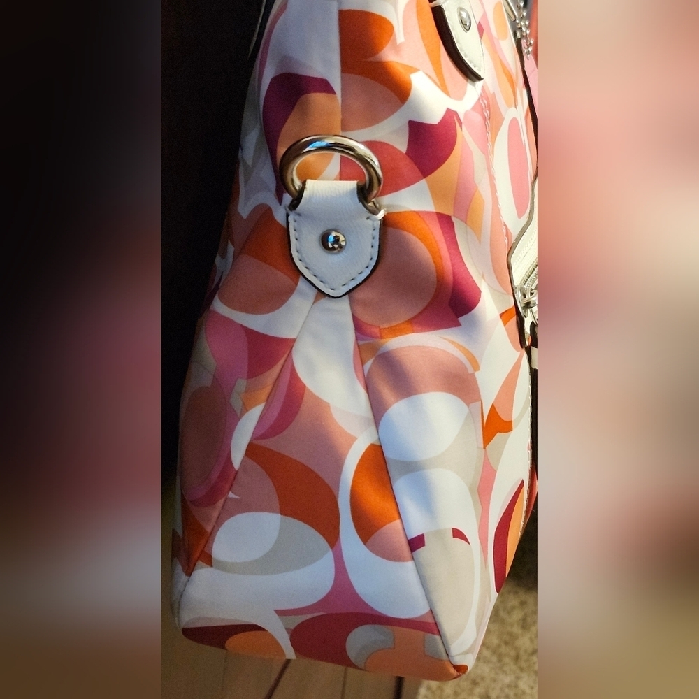 RARE COACH F23970 Mia Daisy Kaleidoscope, W-FREE MATCHING MAKEUP Bag - Picture 5 of 15